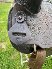 Used/vintage 15.5″ Simco dark tooled leather Western saddle w/semi bars US made