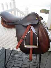 16.5» NARROW HENRI DE RIVEL ADVTG CC JUMP ENGLISH SADDLE w NEW LEATHERS & IRONS