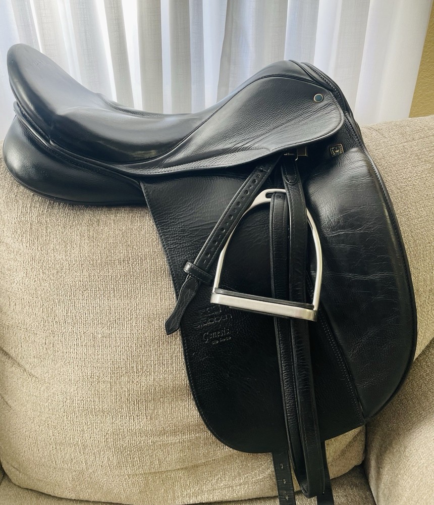 17.5 Stubben Genesis Deluxe Dressage Saddle
