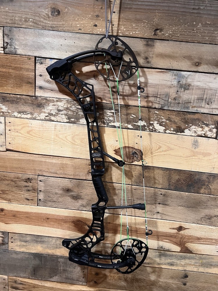 MATHEWS Phase 4 29 RH 70lbs GAS Strings Compound Bow