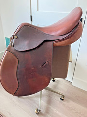 Ovation English/Jump Show Saddle 16.5″ seat