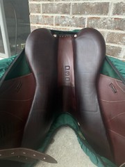 2017 Devoucoux Chiberta O Jump Saddle – 17″ Seat / 1AA Flap / Arcade Normale