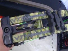 NEW Hoyt Vtm 31 Right Hand 60-70 Lbs. Drawlength Set At 29.5 camo color