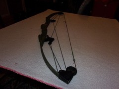Bear Whitetail Hunter Vintage Green Camouflage Compound Bow