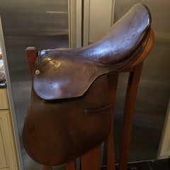 B. T. Crump Close Contact English Jumping Saddle 16.5″