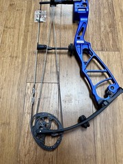 Elite Echelon 37 RH 50-60# 29.5” Mod Target Blue V Grip 75-90% Let Off