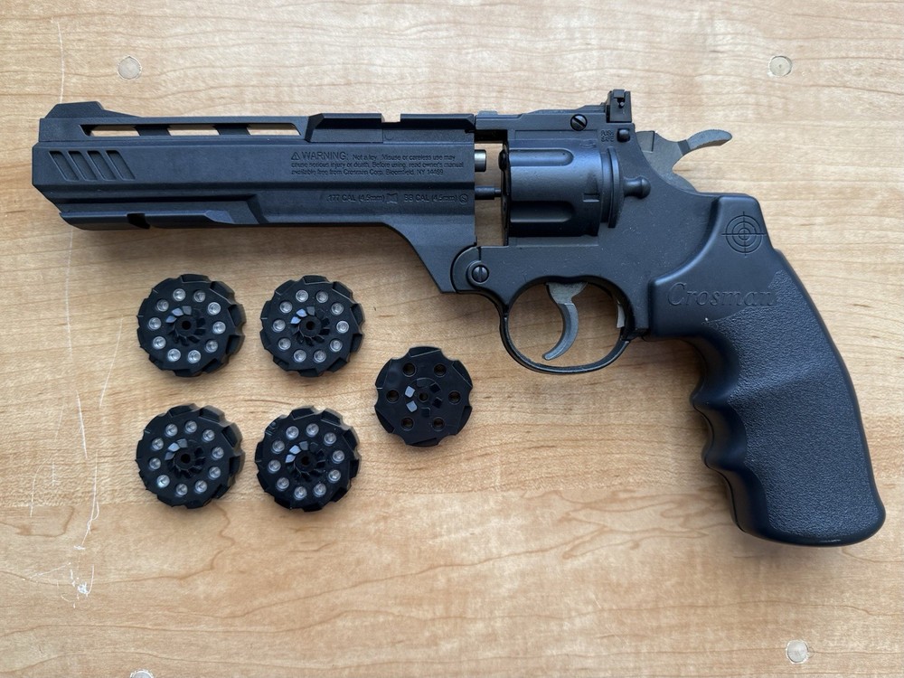 Crosman Vigilante .177 Caliber Bundle With Holster, Pellets, CO2 cartridges