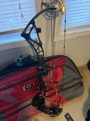 Bowtech Realm X Right Hand Black Compound Bow 70lb 29in DL 32in w/ CBE Sight