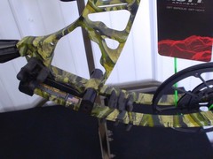 NEW Hoyt Vtm 31 Right Hand 60-70 Lbs. Drawlength Set At 29.5 camo color