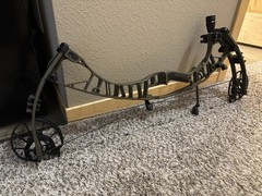 Hoyt Ventum 33 left handed 70lb 28.5 inch draw