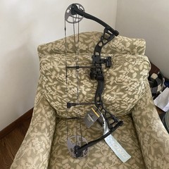 DIAMOND ARCHERY Prism 31in 5-55lb Right Hand Compound Bow – Black