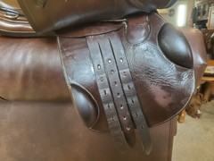 Schleese pouvoir jump saddle 16.5″