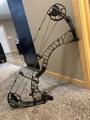 Hoyt Ventum 33 left handed 70lb 28.5 inch draw