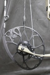 Mathews V3 31 – LH – 65# – 28.5″ – Ambush – HDX – Peep