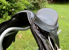 17” Albion Original Comfort Dressage Saddle. 5.5”DTD, Wide Gullet, 16”x12” Flaps