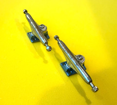 Dynamic Trucks (36mm) blue and silver, New Hardware