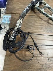 Prime Centergy, RH, 82X 60-70x Compound Bow, Complete Setup. With Holders
