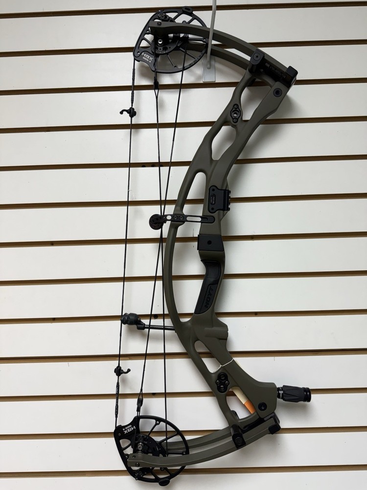 NEW Hoyt RX-9 Right Hand 70# 25-30″ Wilderness Compound Bow
