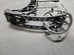 Mathews VXR 28 w Custom Strings
