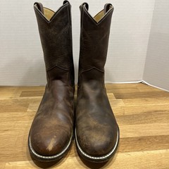 Justin 3410Y Youth Cowboy Boot with Bay Apache Leather Foot and a Roper Toe 6D