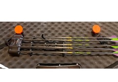 Diamond Archery Edge 320 Bow Purple Mossy Oak Bundle (arrows/hard case/quiver)