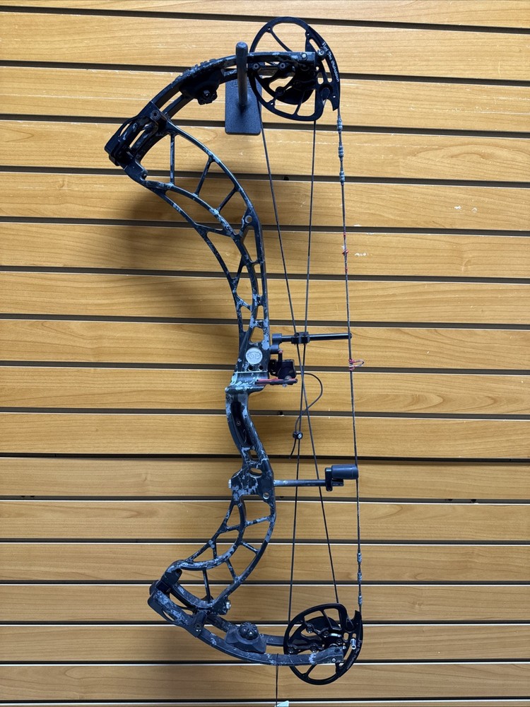 Obsession Defcon M2 6 Compound Hunting Bow – 70#, 27” – Item 3754