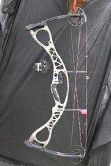 Hoyt Charger Vicxen – RH – 27″ – 40# – Advantage Max-1 – Hoyt HDX – HHA Sight
