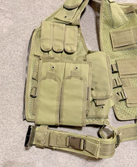 UNBRANDED Military Tactical Vest With Gun Holster Green ADJUSTABLE( NEW NO TAGS)
