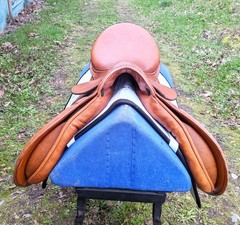 Stübben Genesis VSD Deluxe Close Contact Honey Leather – 17.5” seat