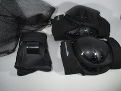 AmazonCommercial Knee Pads, Elbow Pads and Wrist Guards, 3 in 1 Protective Gear
