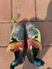 scarpa drago climbing shoes, original, moderately worn, aggressive