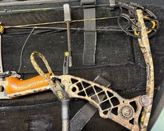 Mathews SoloCam Compound Bow Z9 65lb RH Camo + CBE Sight, Octane Rest, Case