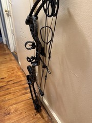 Topoint Archery Starting 31 Right Hand Compound Bow 19-70lb 19-30in w/ Case