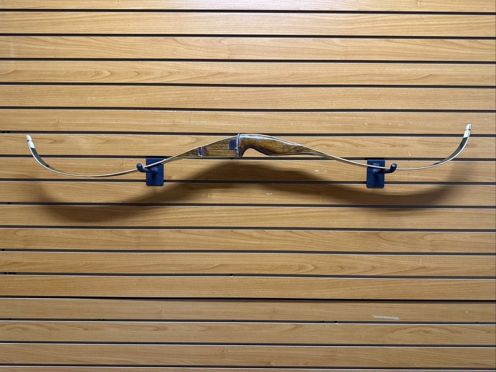 Bear Archery Recurve Bow Grizzly 56”AMO 40 lbs Draw LH – Item 4299