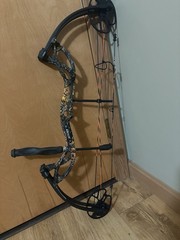 Bear Archery Compound Bow Camouflage Black 70lbs Draw Weight 26in Draw Length
