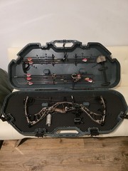 Hoyt Nitrum 30 Compound Bow Right Hand 60-70lbs Camo w/ Case & Arrows