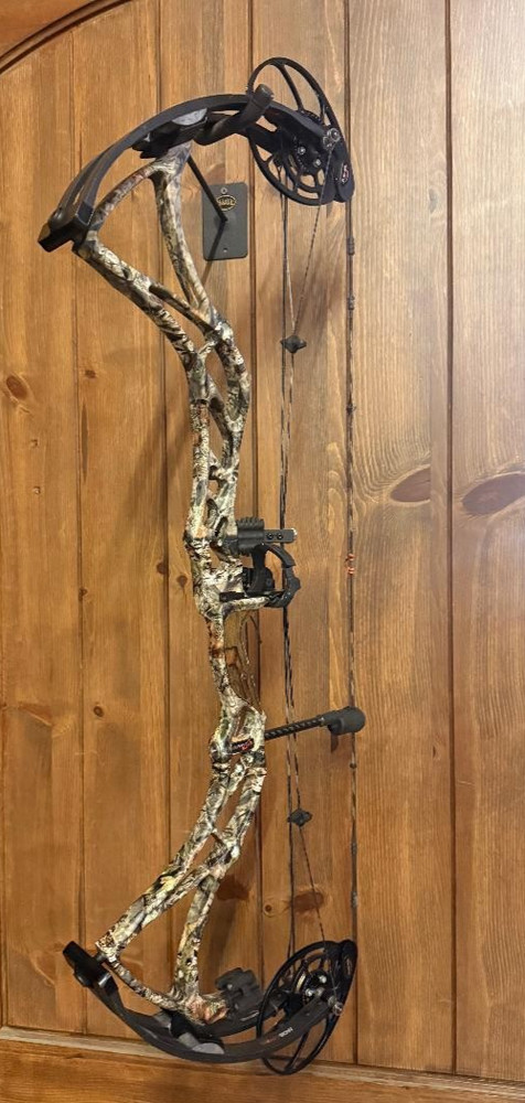 MINT Bowtech Reign 6 Camo Compound Bow! RH 24-30″ 60-70lb. DROP AWAY REST