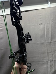 Mathews Halon 32 RH 70lb Compound Bow – (USED)
