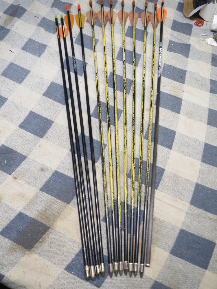 Mixed Lot of 12 Used Carbon Arrows 25.25 to 28.25 Inches Youth up to 40 lbs