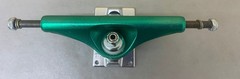 (Set of 2) Venture Skateboard Truck VHL in Anodized Green – 5.6″