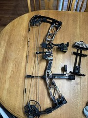 Elite EnVision RH Compound Bow Camo/Black 60lbs, right hand set at 27.5 inch dL