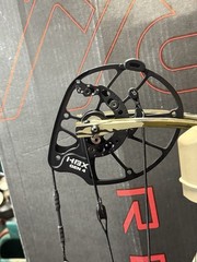 Hoyt Carbon Rx9 Ultra RH 70lb Draw 28.5” DL Up To 30” Bottomland Fully Loaded