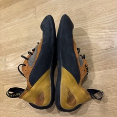 La Sportiva Mens Size 41 (US 8.5) Lace Up Rock Climbing Shoes Womens 9.5