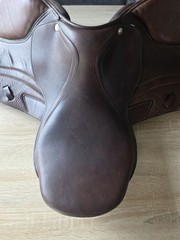 Premium 16.5” Leather Jump Saddle – FF M – Dover Hardware + Rack