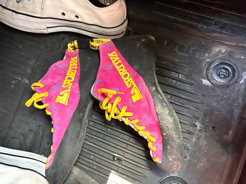 La Sportiva Pink/Black Rock Climbing Shoes Size 42 Medium Width Yellow Laces