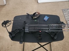 PSE Black Compound bow Package w/ Scope/Sight, Quiver & 5 Bolts/Arrows