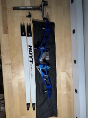 Hoyt Horizon Recurve Bow Set Bundle – (2) 25″ Risers, (3) Pairs Excel Limbs + Ba
