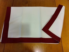 HORSE SADDLE TOWEL WHITE/BURGUNDY 36″ X 38 POLY COTTON BLEND WASHABLE