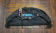 Bowfishing Bow Kit with Arrow Ready to Shoot Right Handed 15-45 LBS Draw Length