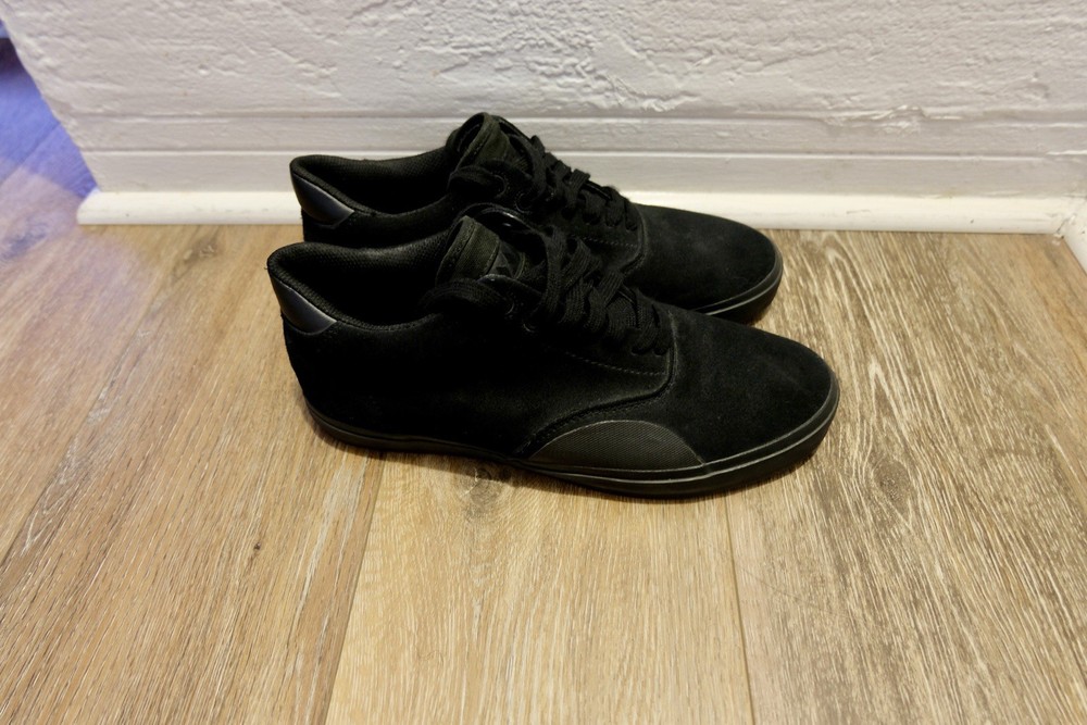 Gravis Arto Mid Black/Black Size 9 RARE